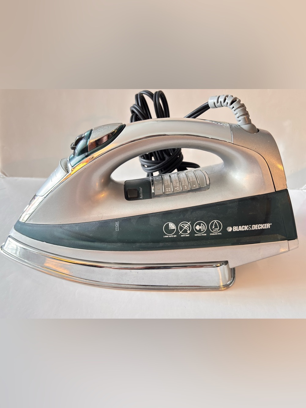 BLACK+DECKER Professional Digital Steam Iron